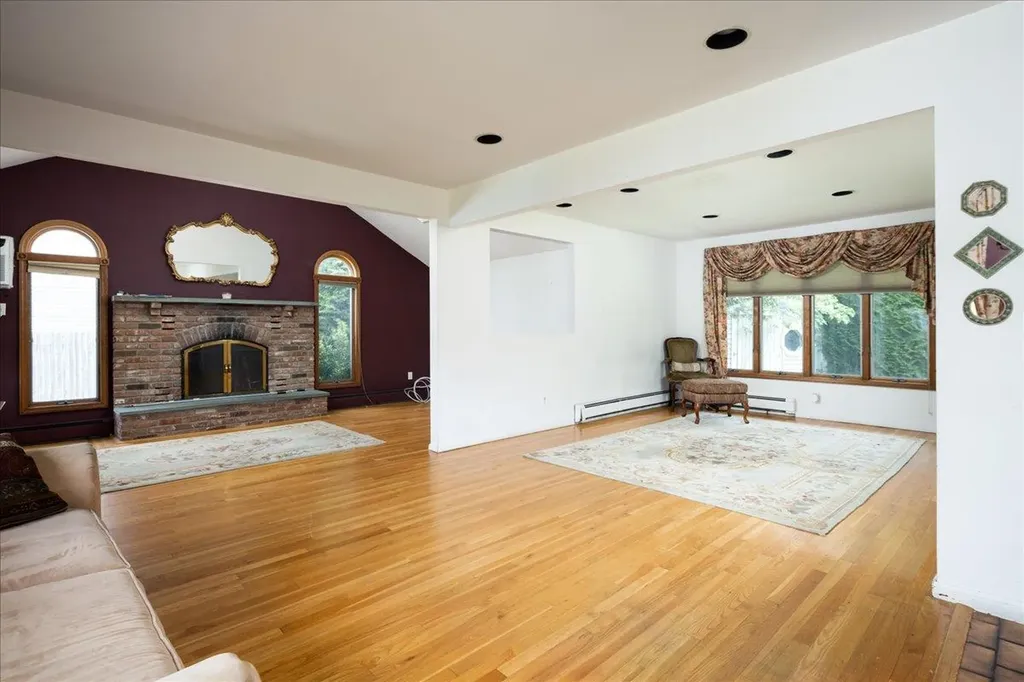10 Seneca Drive Massapequa NY 11758