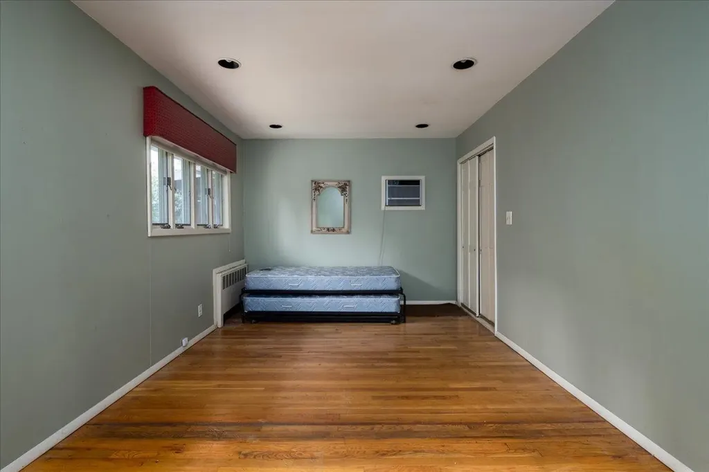 10 Seneca Drive Massapequa NY 11758