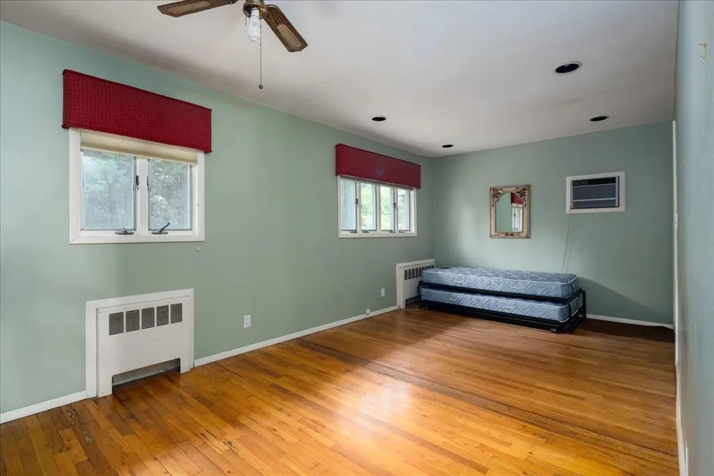 10 Seneca Drive Massapequa NY 11758