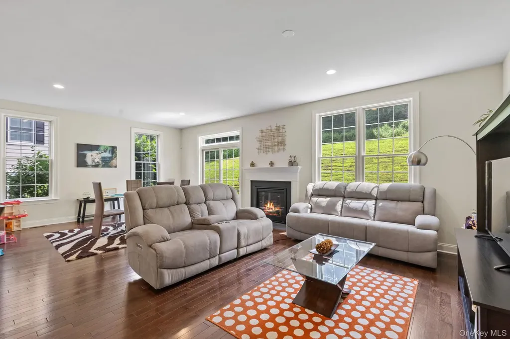 19 Dennis Lane Pleasantville NY 10570