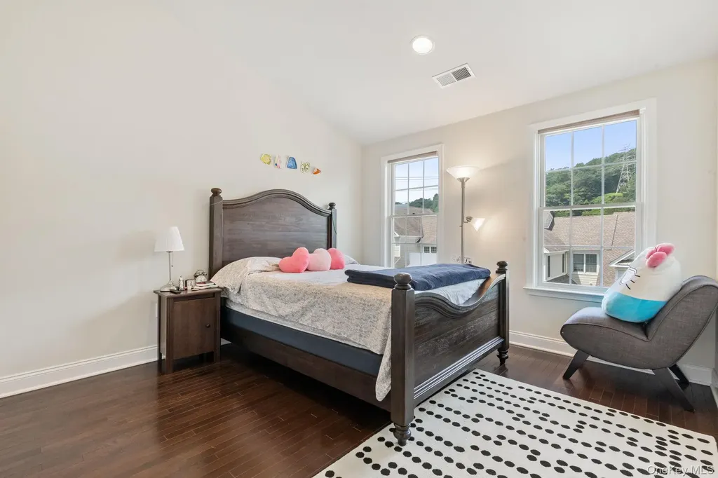 19 Dennis Lane Pleasantville NY 10570