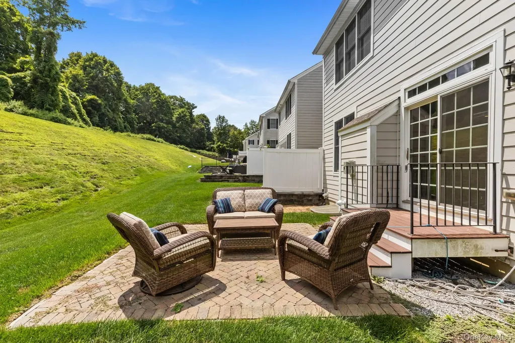 19 Dennis Lane Pleasantville NY 10570