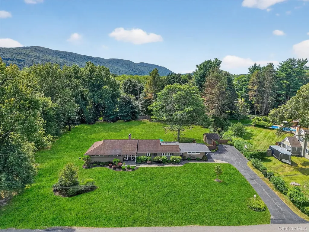 18 Wellesley Place Fishkill NY 12524