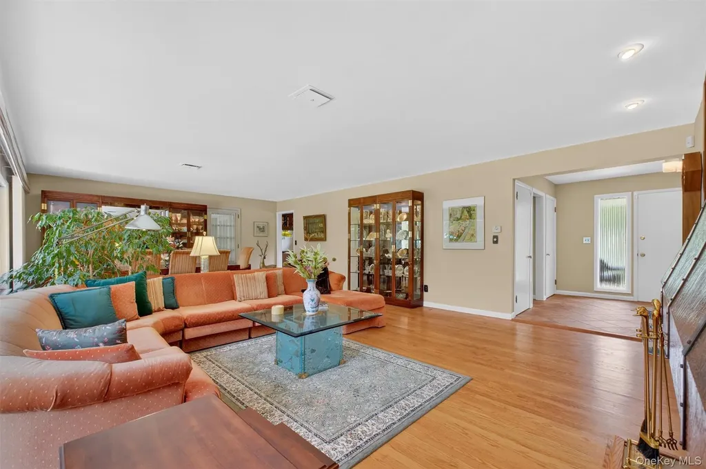 18 Wellesley Place Fishkill NY 12524