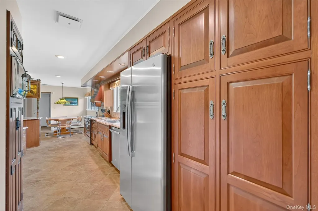 18 Wellesley Place Fishkill NY 12524