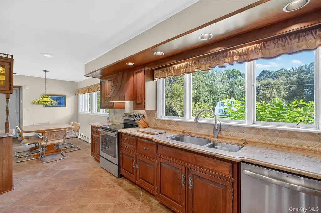 18 Wellesley Place Fishkill NY 12524