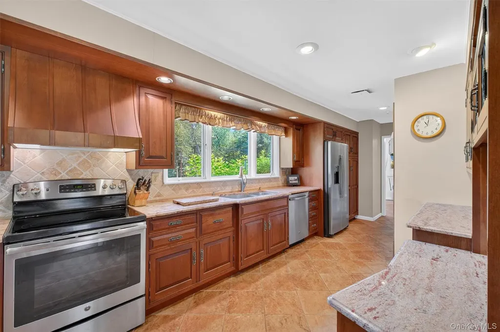 18 Wellesley Place Fishkill NY 12524