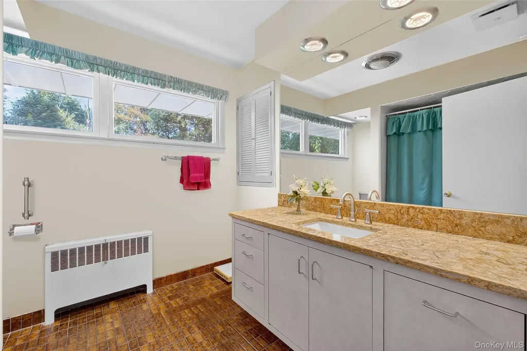 18 Wellesley Place Fishkill NY 12524