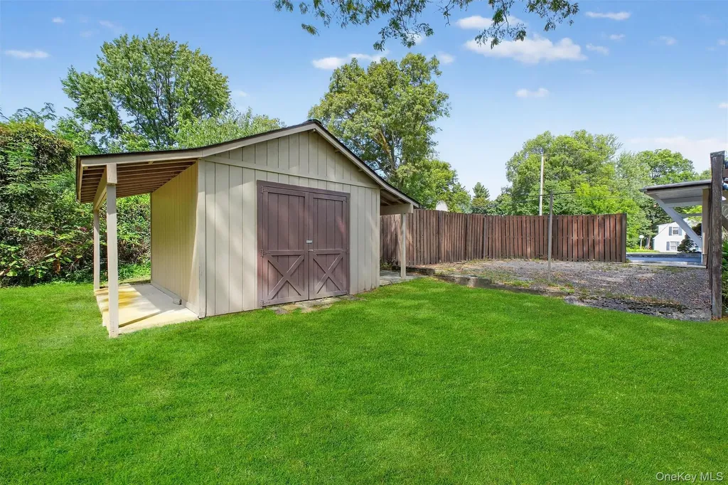 18 Wellesley Place Fishkill NY 12524