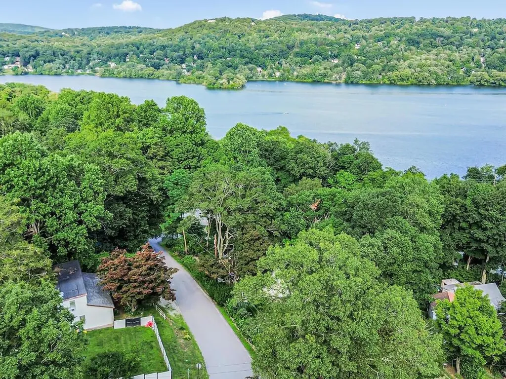 31 Warren Drive Patterson NY 12563