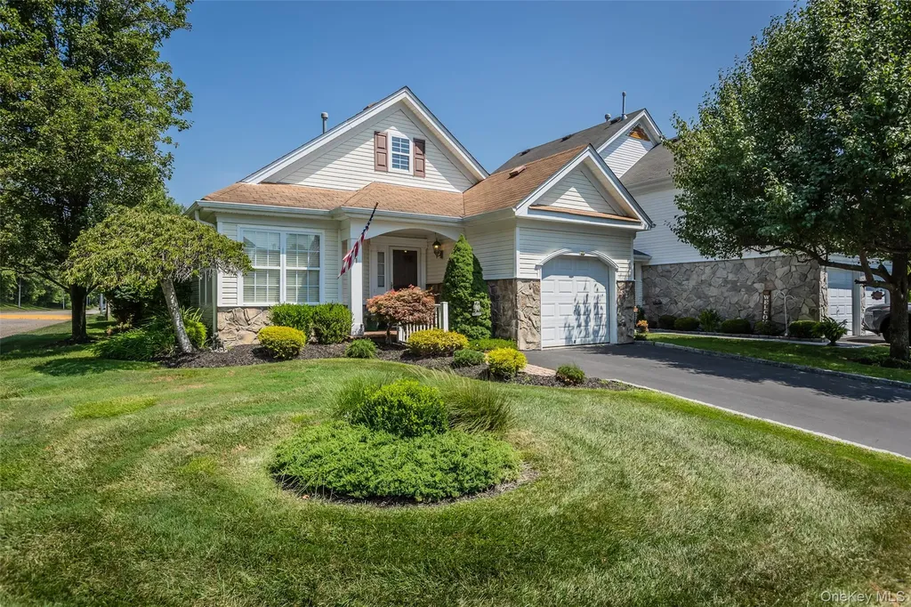 1 Kate Circle Middle Island NY 11953