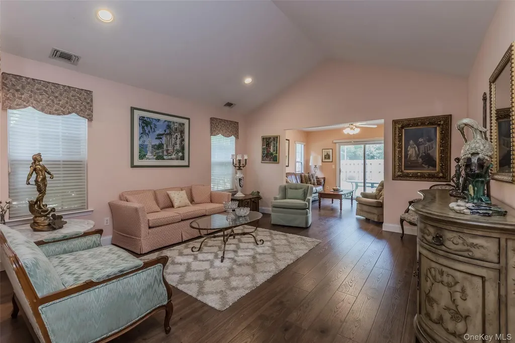1 Kate Circle Middle Island NY 11953