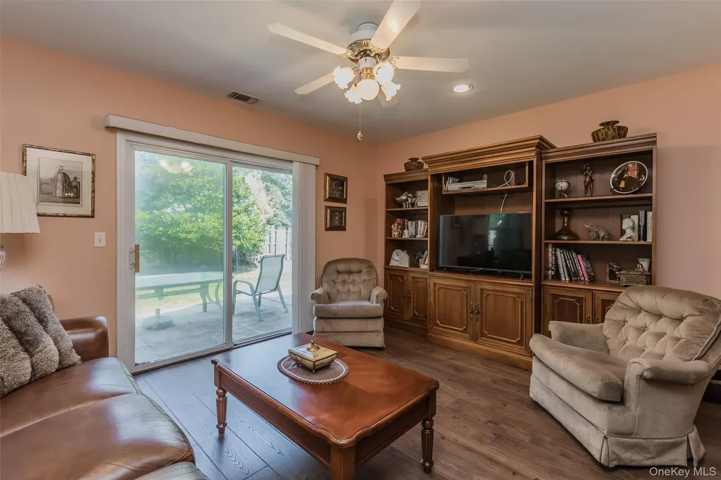 1 Kate Circle Middle Island NY 11953