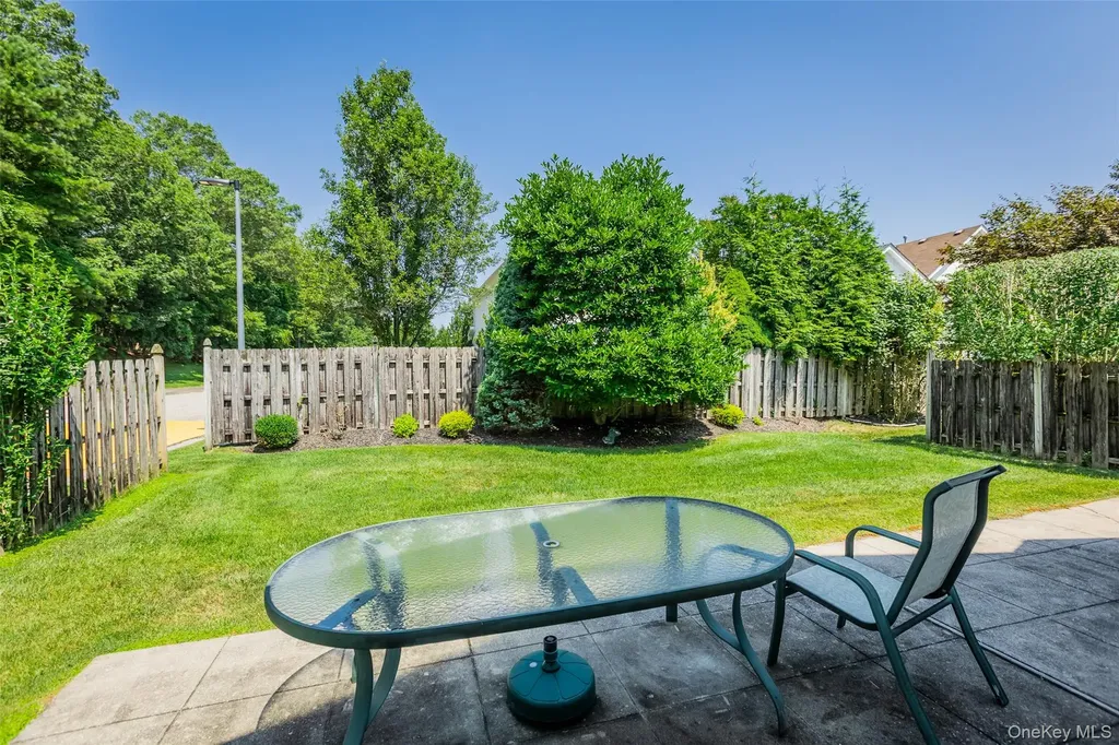 1 Kate Circle Middle Island NY 11953