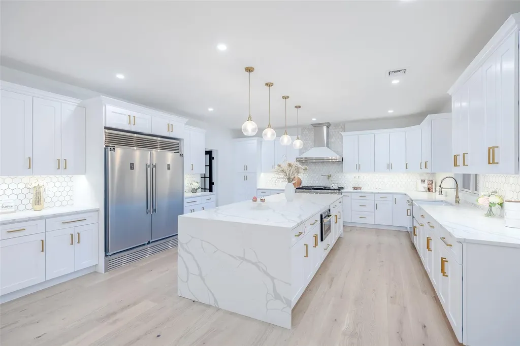 9 Friends Lane Westbury NY 11590