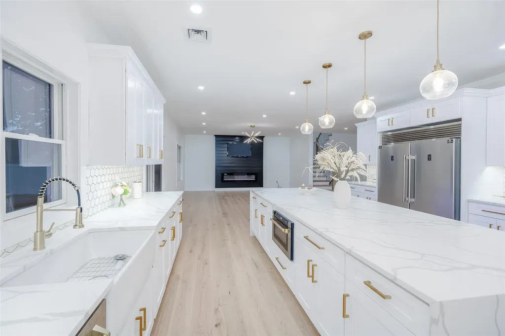 9 Friends Lane Westbury NY 11590