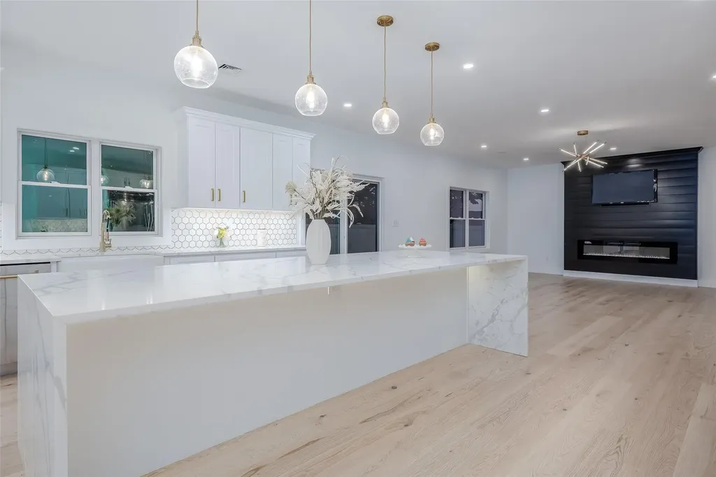 9 Friends Lane Westbury NY 11590