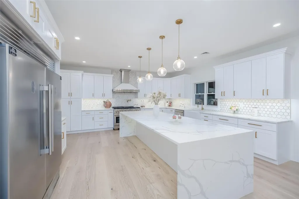 9 Friends Lane Westbury NY 11590