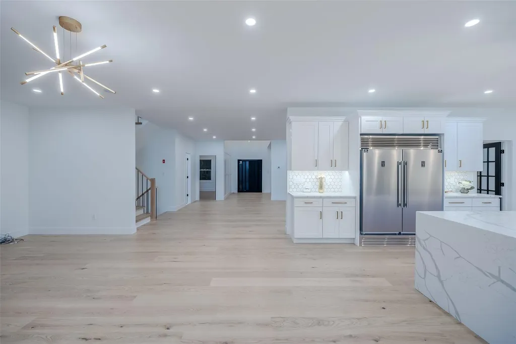 9 Friends Lane Westbury NY 11590
