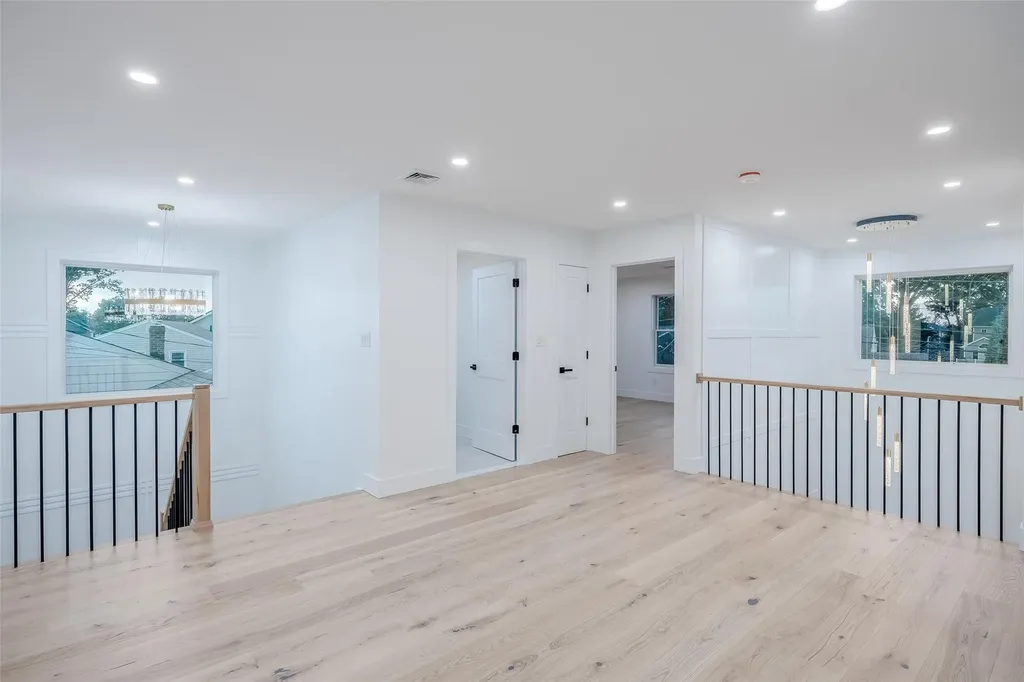 9 Friends Lane Westbury NY 11590
