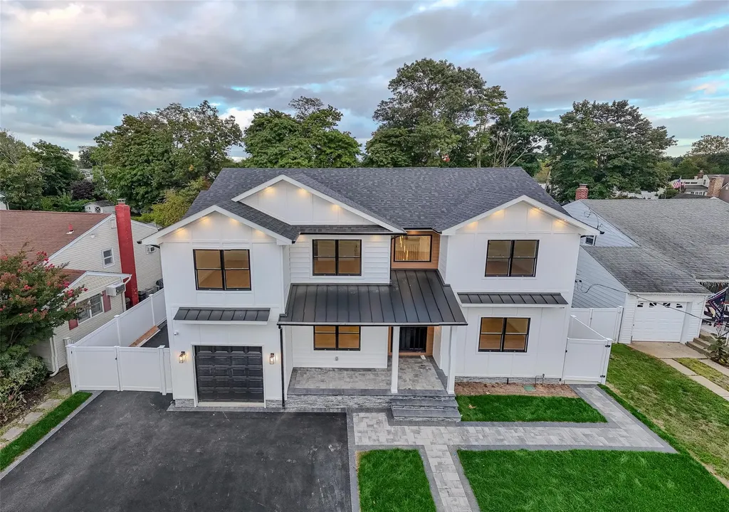 9 Friends Lane Westbury NY 11590