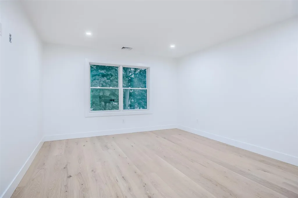 9 Friends Lane Westbury NY 11590