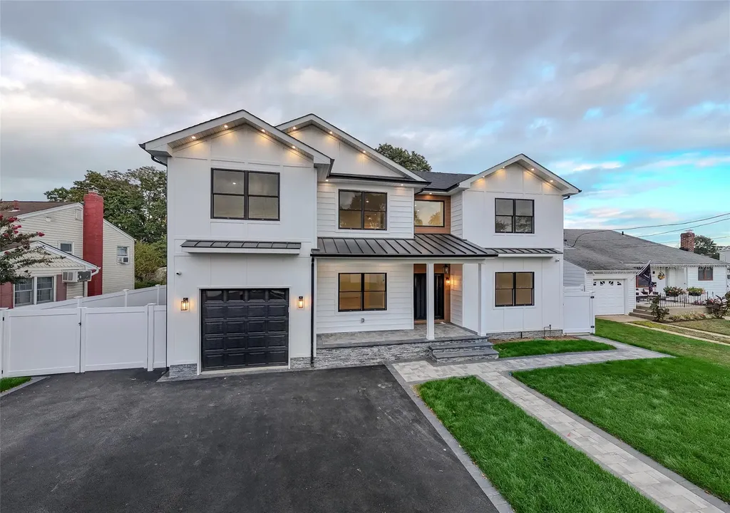 9 Friends Lane Westbury NY 11590