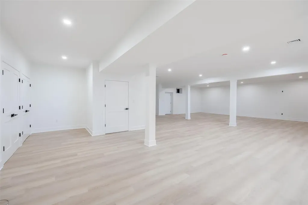 9 Friends Lane Westbury NY 11590