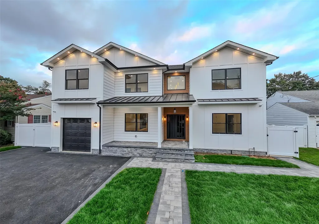 9 Friends Lane Westbury NY 11590