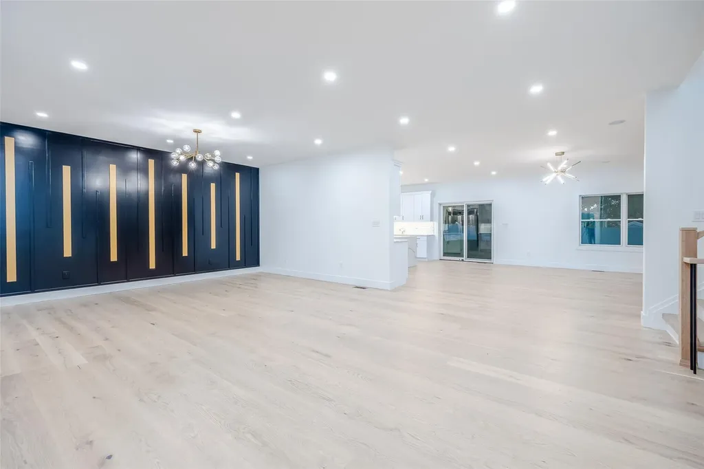 9 Friends Lane Westbury NY 11590