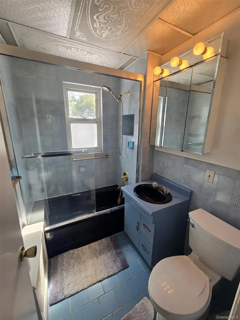 7733 79th Street Glendale NY 11385