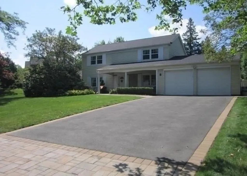 8 Mosshill Place Stony Brook NY 11790