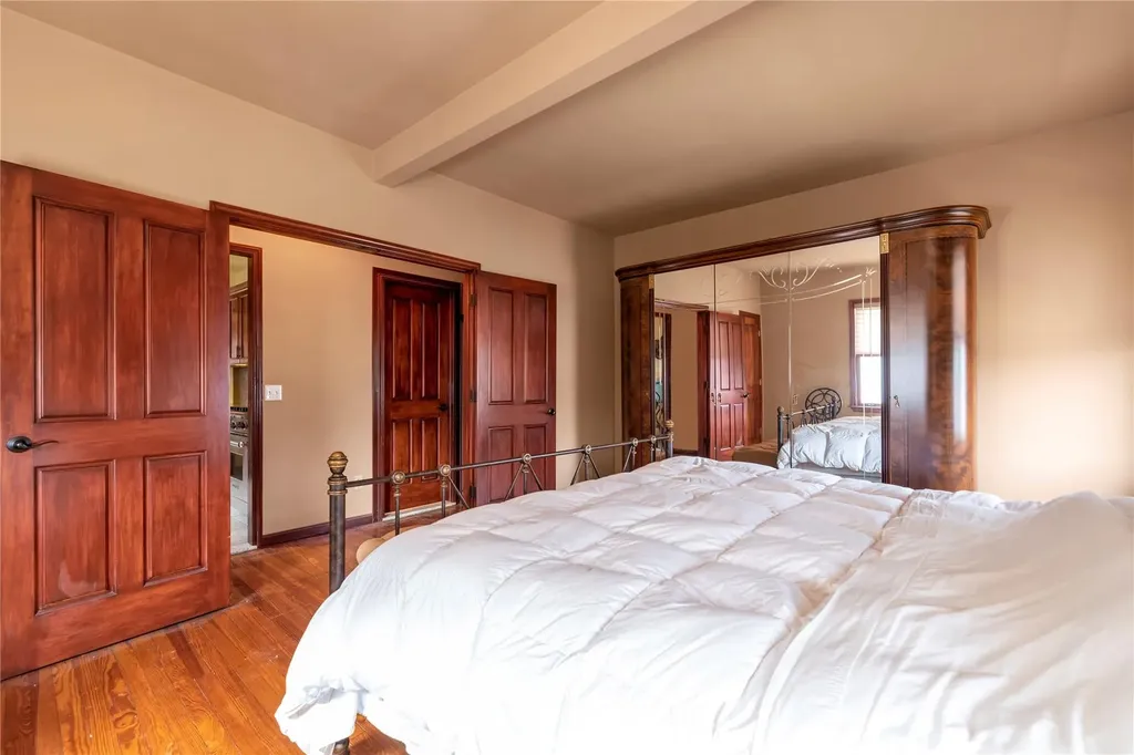 7971 77th Road Glendale NY 11385