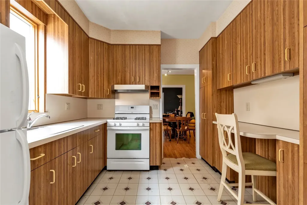 7971 77th Road Glendale NY 11385