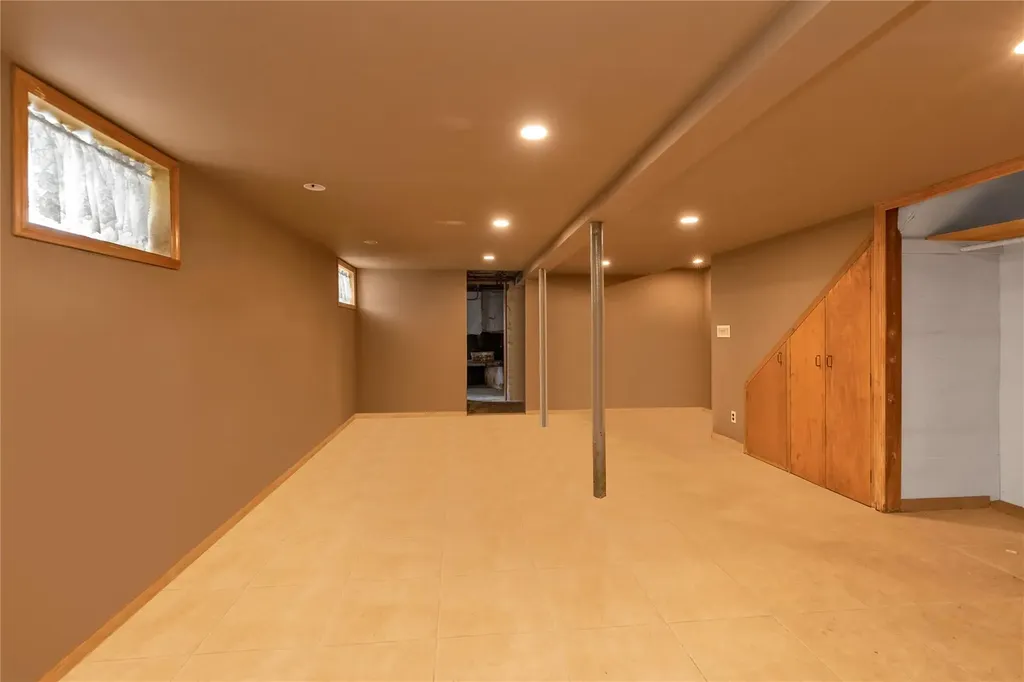 7971 77th Road Glendale NY 11385