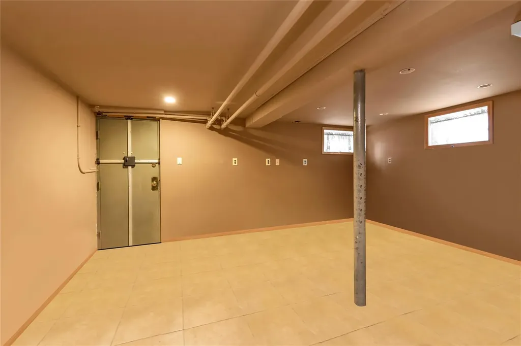 7971 77th Road Glendale NY 11385