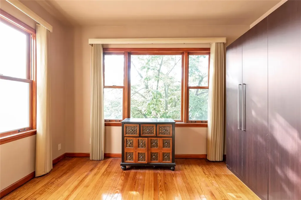 7971 77th Road Glendale NY 11385