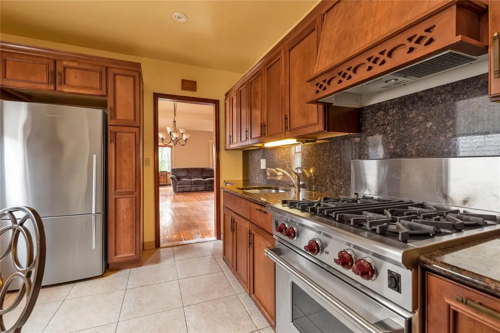 7971 77th Road Glendale NY 11385
