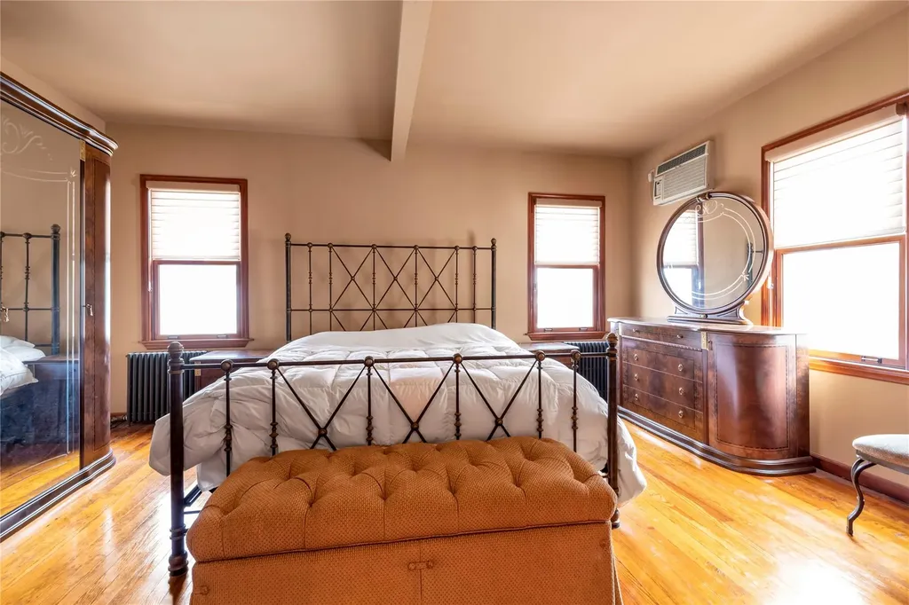 7971 77th Road Glendale NY 11385