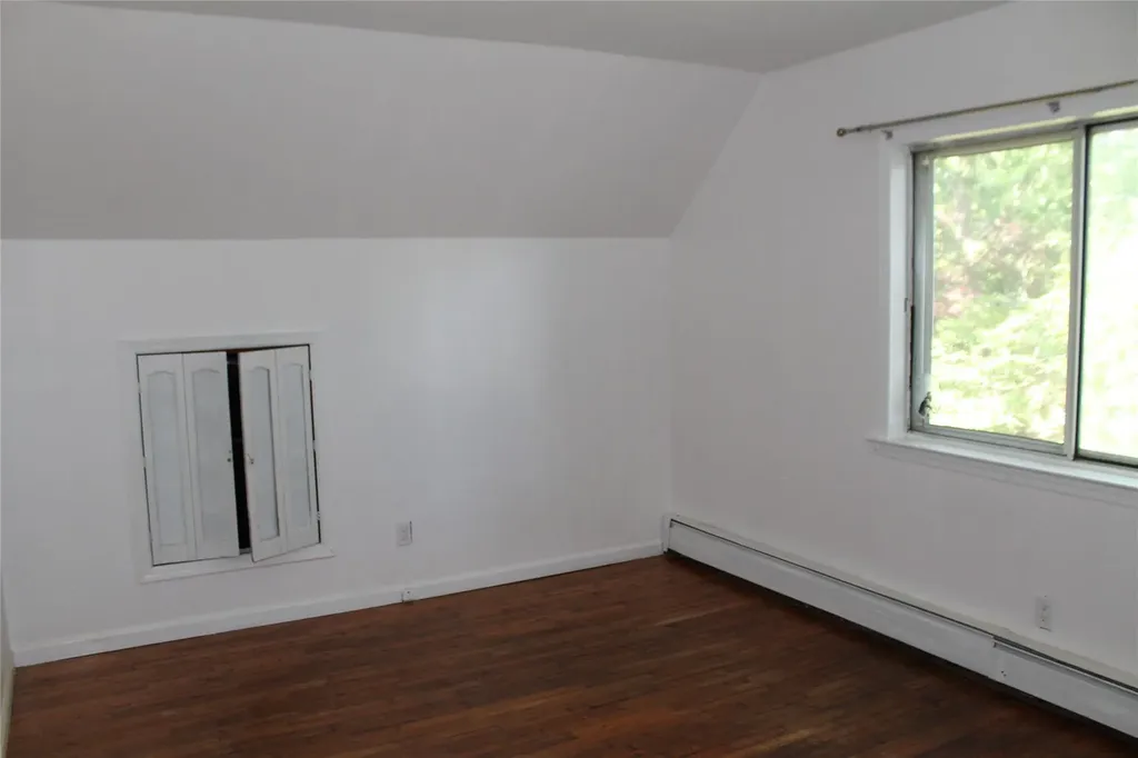 11 Roberts Road Shirley NY 11967