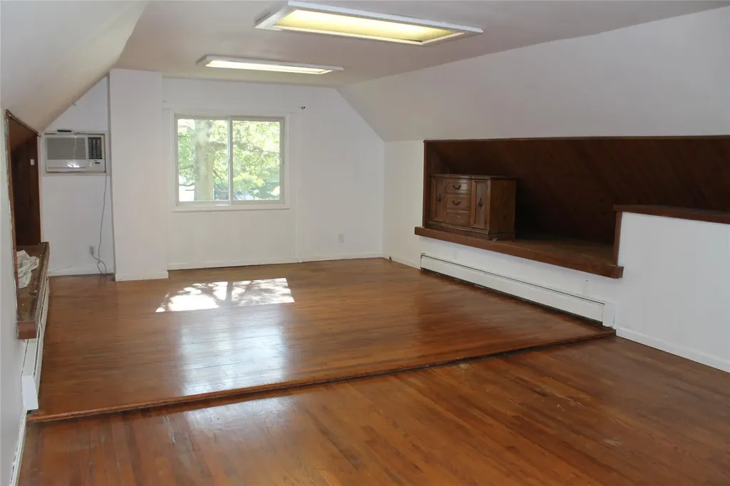 11 Roberts Road Shirley NY 11967