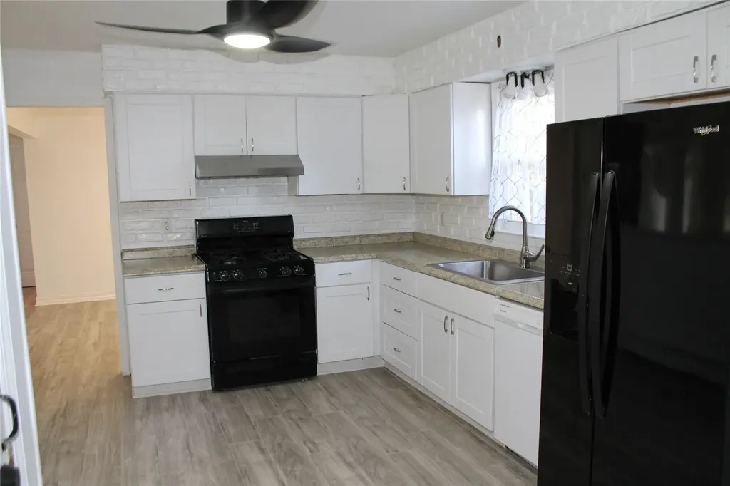 11 Roberts Road Shirley NY 11967