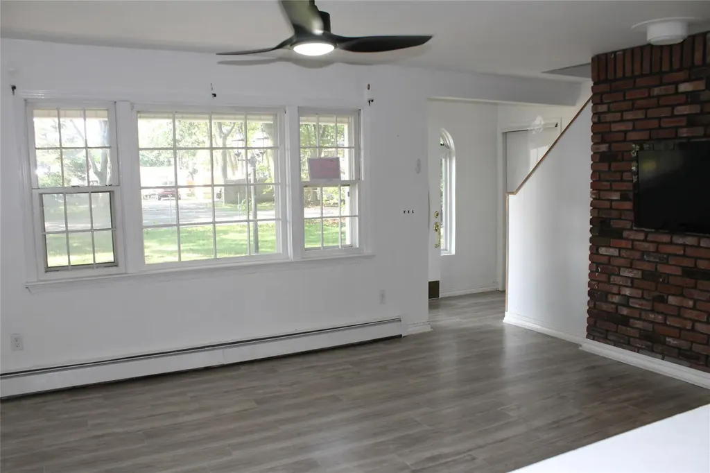 11 Roberts Road Shirley NY 11967