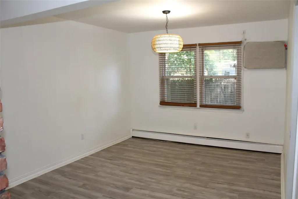 11 Roberts Road Shirley NY 11967