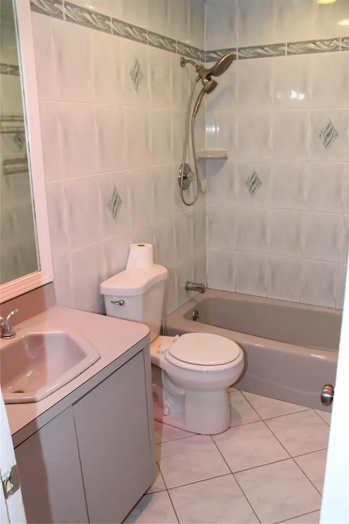 11 Roberts Road Shirley NY 11967