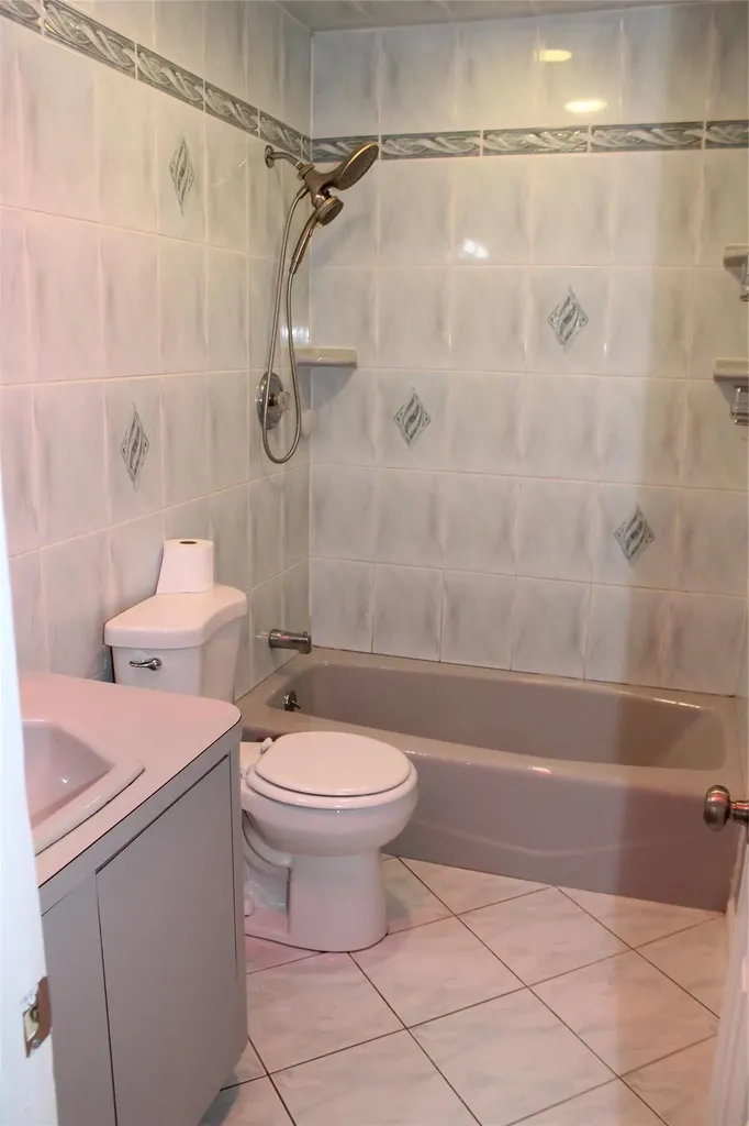 11 Roberts Road Shirley NY 11967