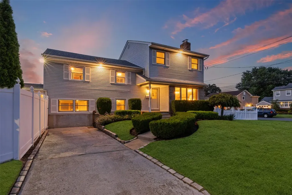 3067 Johnson Place Wantagh NY 11793