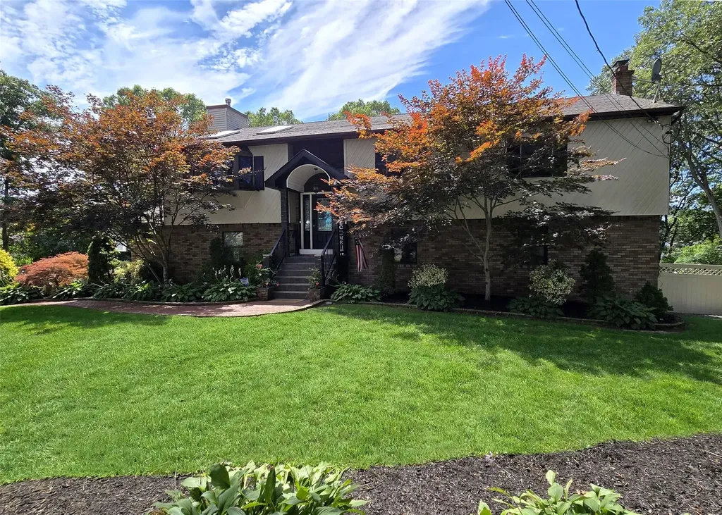 10 Canoe Place Ronkonkoma NY 11779