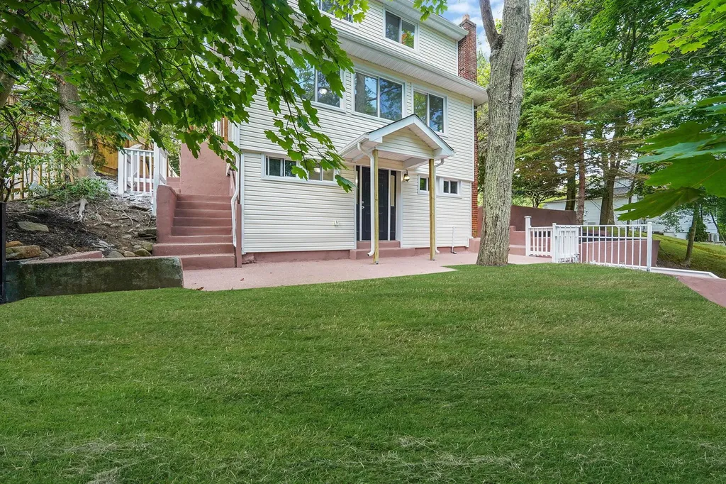82 Sunburst Drive Rocky Point NY 11778