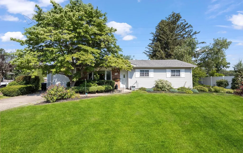 16 Heron Lane Commack NY 11725